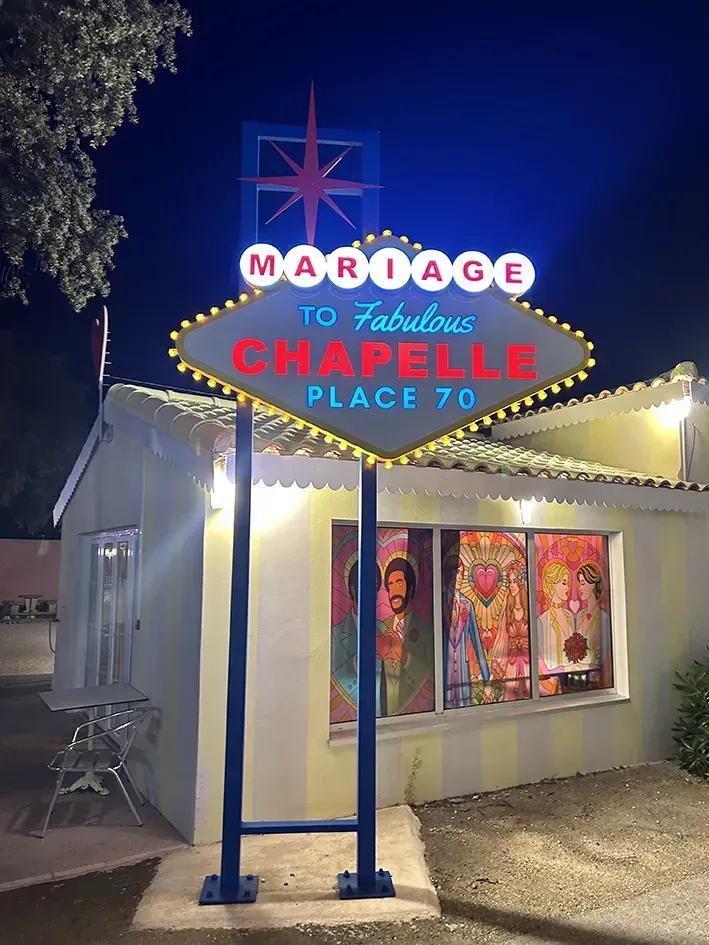 enseigne-lumineuse-led-chapelle-place-70