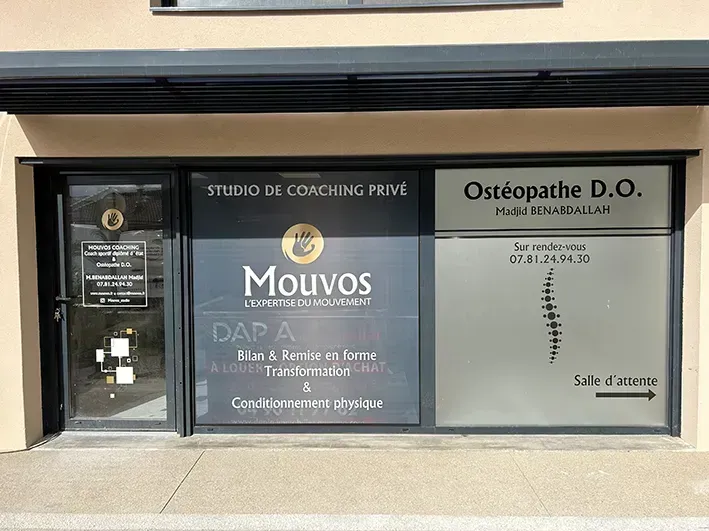 vitrophanie-mouvos-coaching-osteopathe
